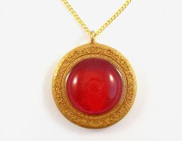 Secret of NIMH Sparkly Pendant and Gold Chain Necklace